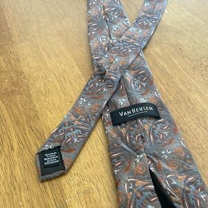Van Heusen 100% Silk Neck Tie
